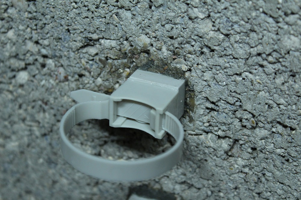 Boîte insert patte à vis M07 pour fixation tube électrique sur béton sans percer – Snitfix