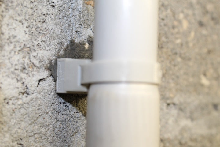 Boîte insert patte à vis M07 pour fixation tube électrique sur béton sans percer – Snitfix
